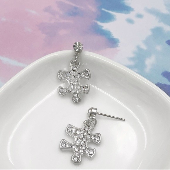 🌼 Puzzle Piece Rhinestone Drop Earrings - Picture 1 of 3